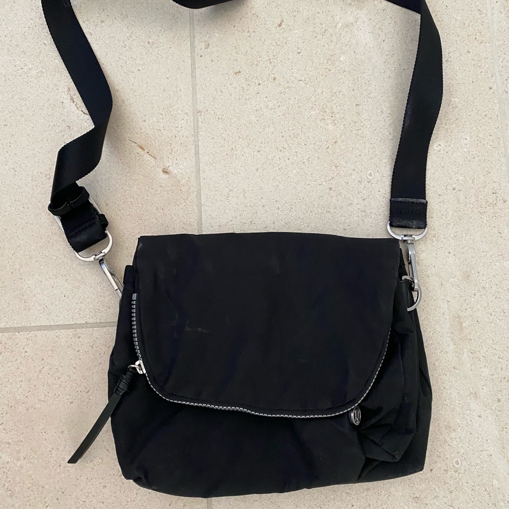 lulu lemon cross body bag